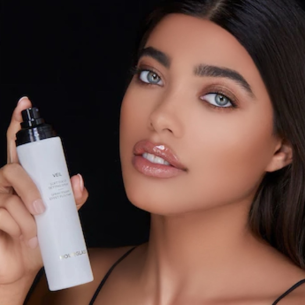 NIB✅Hourglass - Soft Focus Setting Spray - Picture 2 of 6